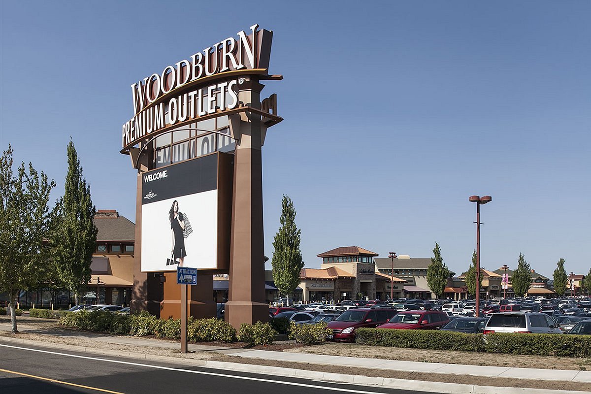 Woodburn Outlet Holiday Hours